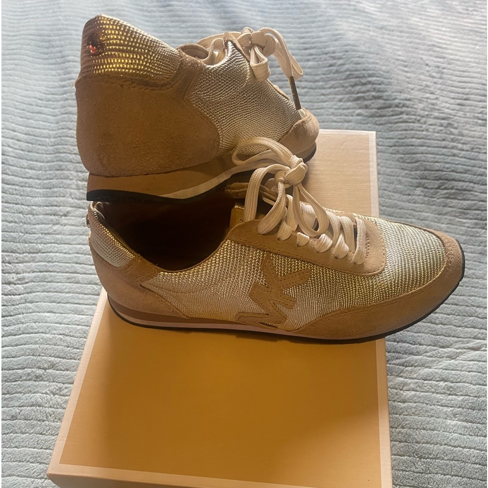 💥PRICE DROP💥Gently used MK gym shoe